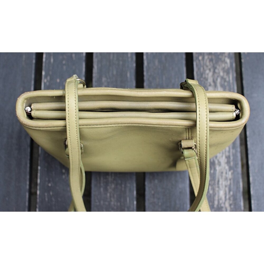 Coach Vintage - Medium Framed Pouch 9998 in Lime - USA 90s - Flaw (mold measles) - Picture 8 of 15
